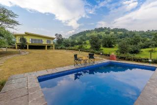 StayVista's Shivom Villa 1 - A Serene Escape with Views of the Valley and Lake - Lonavla - 9