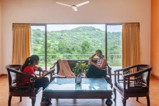 StayVista's Shivom Villa 3 - A Serene Escape with Views of the Valley and Lake - Lonavala - 3