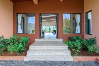 StayVista's Shivom Villa 3 - A Serene Escape with Views of the Valley and Lake - Lonavala - 1