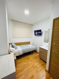 HOSPEDAJE COLONIA VALLECAS - Madrid - 5