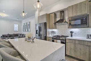 Newly-Built Luxury Galleria Area Townhome! - 5