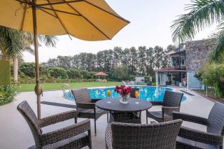StayVista at The Banyan Abode with Pool Table, Pet Friendly & Outdoor Pool - Manesar - 4