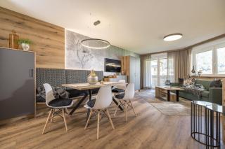 Hotel Viktoria & Landhaus Joggl - Mayrhofen - 9