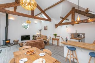 Riverbank Cottage - 3