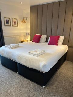 Kings Hotel - 9