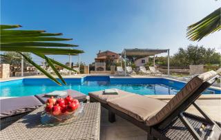 Gorgeous Apartment In Liznjan With Wifi - Ližnjan - 0