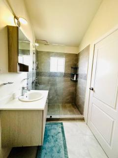 Escape to Paradise Brand New Bungalow with Ocean View in Discovery Bay 1 - 1