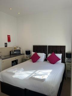 Kings Hotel - 4