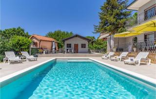 5 Bedroom Awesome Home In Medulin - Medulin - 1