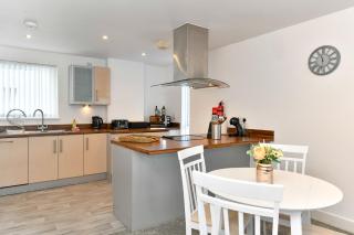 Just Stay Wales - Meridian Wharf, Marina View - 2 Bed Apartment - Swansea - 4