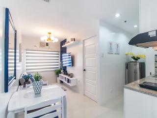 Galena by J&J (1BR . Wi-Fi . Netflix . Pool ) - Banilad - 4