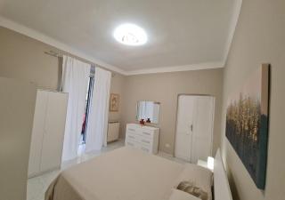 Ampio appartamento con 2 posti auto e cortile - Genoa - 6
