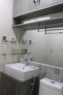 Condo near Ayala Cebu City w Wifi Balcony - Cebu City - 3