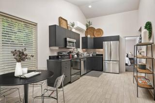 Mill Plain Retreat - 9