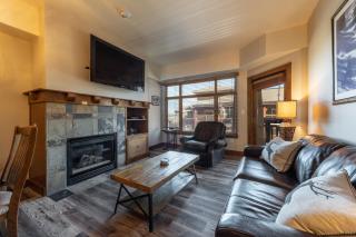 Sundial condo in the heart of Canyons Village, patio, outdoor pool, walk to hiking & biking C211 - Park City - 0