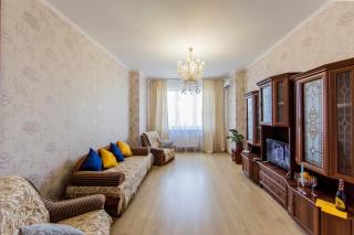 Large 2 room apartment with a beautiful view 2 min metro Chernigivska - Kiev - 2