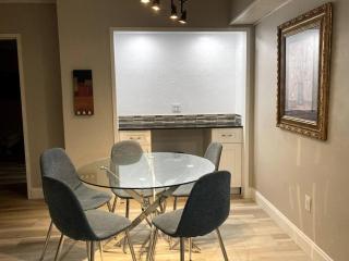 Oceanview on SAND located in Ocean Manor Resort Fort Lauderdale Beach 2 bed 2 bath spacious corner unit partial ocean view - Fort Lauderdale - 6