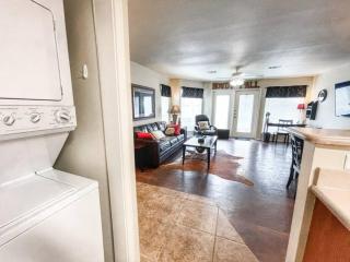 Poolside Perch - New Braunfels - 5
