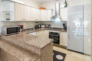 Cozy 2 bedroom corner apartment in Puerto Banus with a Stunning Terrace - Marbella - 8