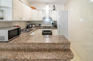 Cozy 2 bedroom corner apartment in Puerto Banus with a Stunning Terrace - Marbella - 7