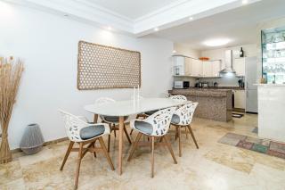 Cozy 2 bedroom corner apartment in Puerto Banus with a Stunning Terrace - Marbella - 4