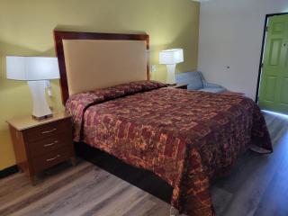 Stadium Inn & Spas - 1