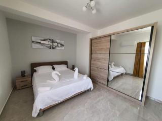Pretty 2 bedroom Apartment with shared Pool - 7