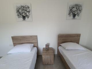 Pretty 2 bedroom Apartment with shared Pool - 1