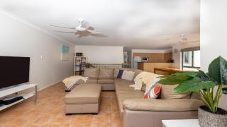 Breakers Block 5 Unit 6 - Yamba - 2