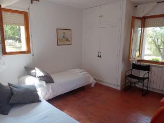 Derroñadas . Casa con enorme jardín y tenis. - 2