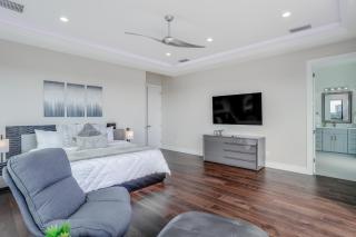 Modern Hickory Hideaway - 1