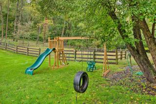 3 Mi to Blue Marsh Lake Spacious Home with Deck - 4