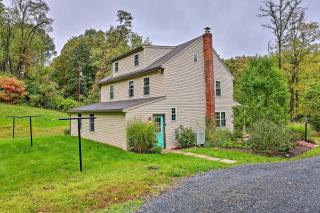 3 Mi to Blue Marsh Lake Spacious Home with Deck - 1