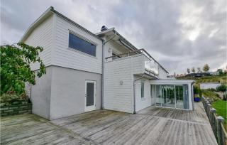 3 Bedroom Lovely Home In Uddevalla - Uddevalla - 1