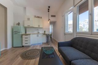 1B Patio beach house premium location w/2 balcony - Tel Aviv - 0
