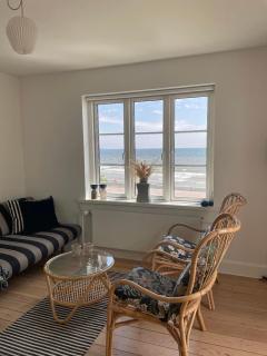 Hjortholms Bistro nr 1 - 8