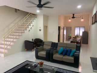 ZillQayyim Homestay - Seri Iskandar - 8
