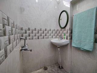 Comfy 2-bedroom House in Sanjaynagar, Bengaluru - Bangalore - 8