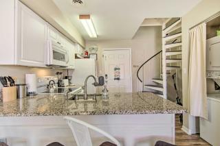 Steps to Ocean City Beach Condo with Pool and Views - Ocean City - 4