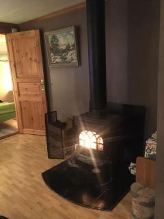 StugaNäraKungsberget - mysig stuga med kamin, grillkåta och vedbastu - 1