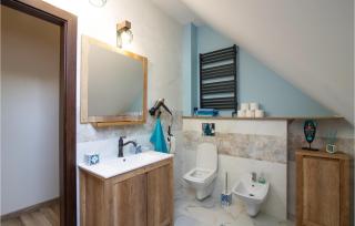 3 Bedroom Awesome Home In Ryn - 3