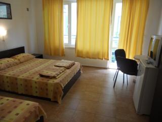 "Ахтопол"-стаи под наем с паркинг - 2