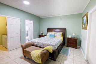 Private Suite in North Miami - 1