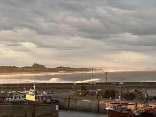 Kelvinside, Seahouses, 2 minute walk into village - 4