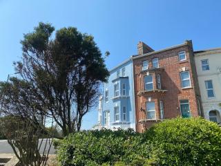 Lovely 1 bed flat 200 metres from beach - 0