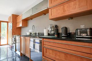 Thrift House - Central Location - Free Parking, Pool Table, Fast Wifi, Smart TV with Fast Wifi by Yoko Property - 1