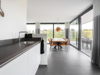 Seaside Getaway with a Beautiful Garden - Kamperland - 7