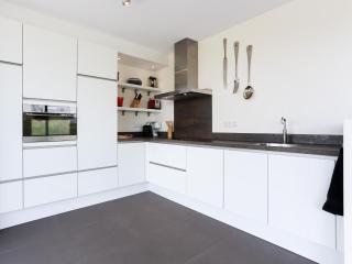 Seaside Getaway with a Beautiful Garden - Kamperland - 1
