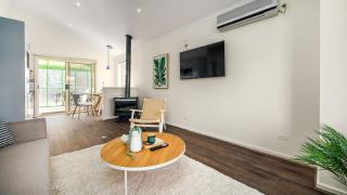 Sunshine Retreat Villa 4 - 1