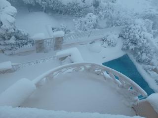 Apartment with a garden, BBQ, swimming pool and jacuzzi - Dhráfi - 8